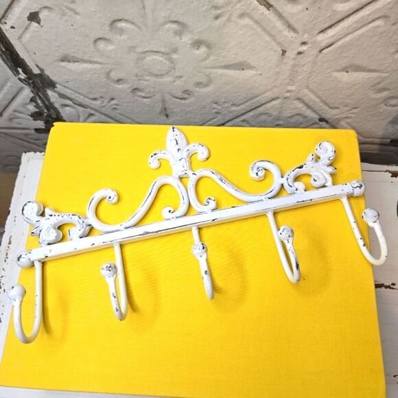 Vintage White Wall Hook Rack Decorative Wall Hook Rustic Country Charm Core - Picture 1 of 11